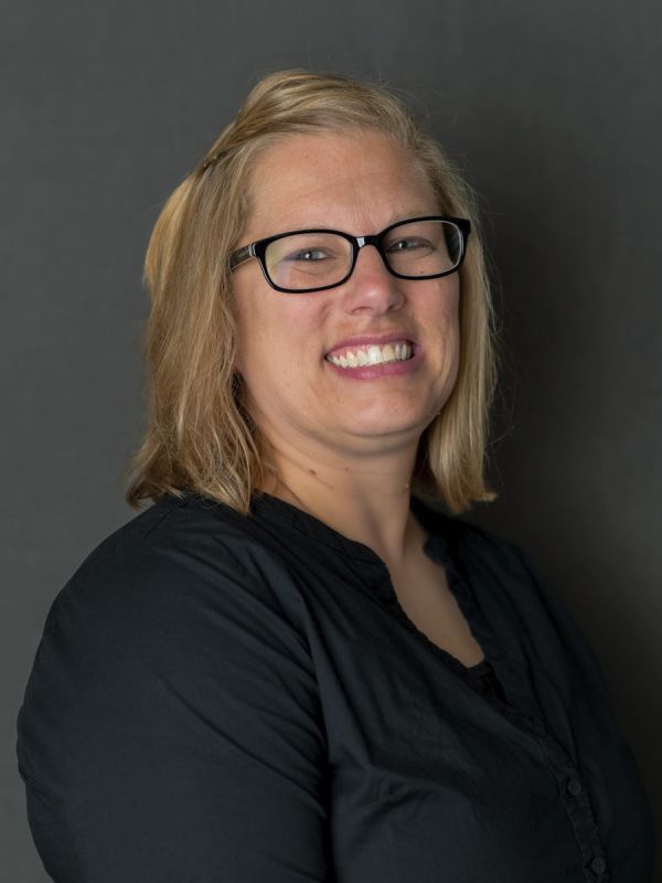 Angie Sealy Headshot